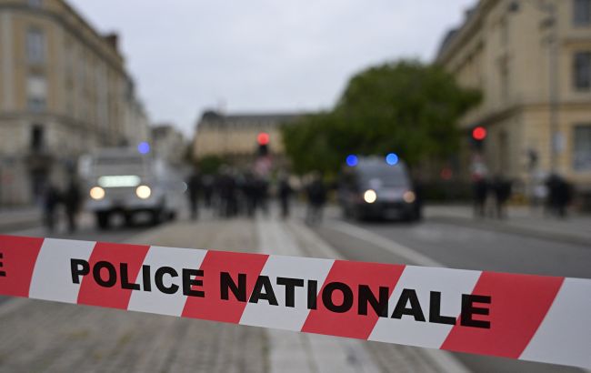 Louvre Heist Caught on Camera